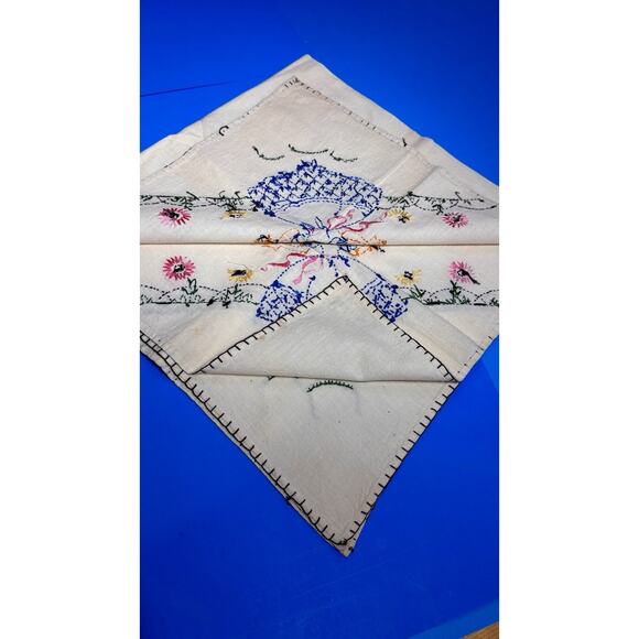 Vintage 1940s-50s Hand-Embriodered Tablecloth-Bonnet Girl Design 32" x 32" - Picture 5 of 16